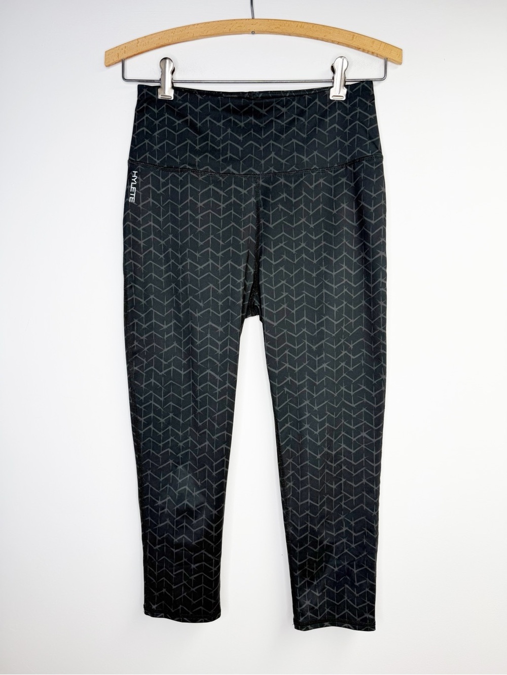 Hylete Women’s Small Cropped Leggings Capri Athletic Yoga Black Pants Geometric